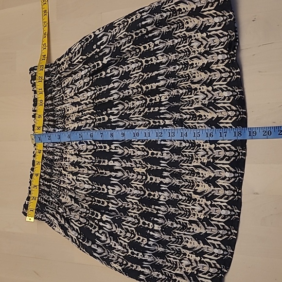 LIKE NEW H&M Abstract Patterned Mini Skirt with Pockets - Picture 8 of 12